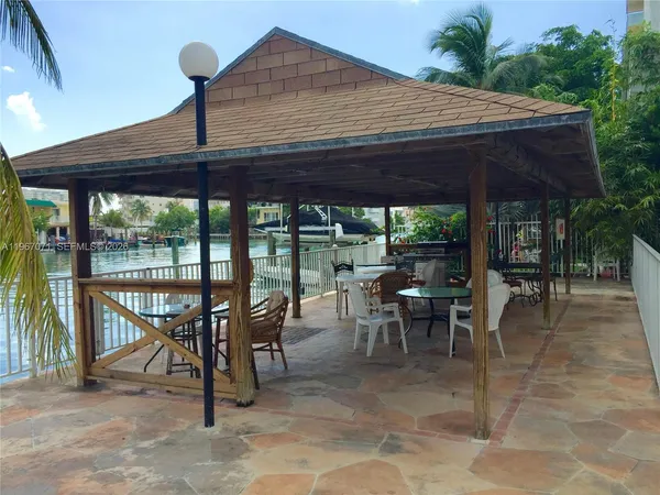$1,900 | 7207 Bay Drive, Unit 19, Miami Beach, FL 33141
