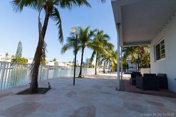 $1,900 | 7207 Bay Drive, Unit 19, Miami Beach, FL 33141
