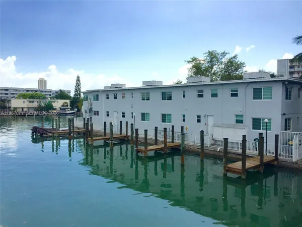 $1,900 | 7207 Bay Drive, Unit 19, Miami Beach, FL 33141