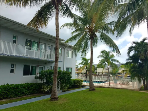 $1,900 | 7207 Bay Drive, Unit 19, Miami Beach, FL 33141