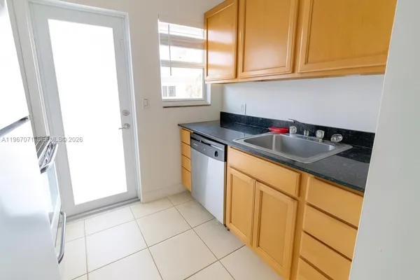$1,900 | 7207 Bay Drive, Unit 19, Miami Beach, FL 33141