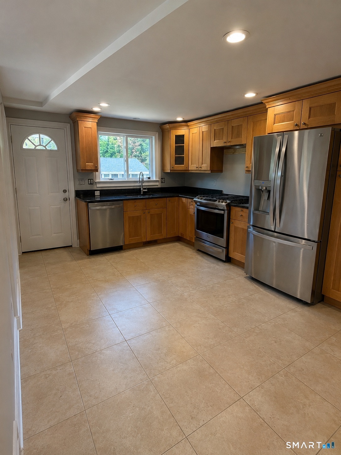 560 Old Town Road Trumbull, CT 06611 - Photo 6 of 25