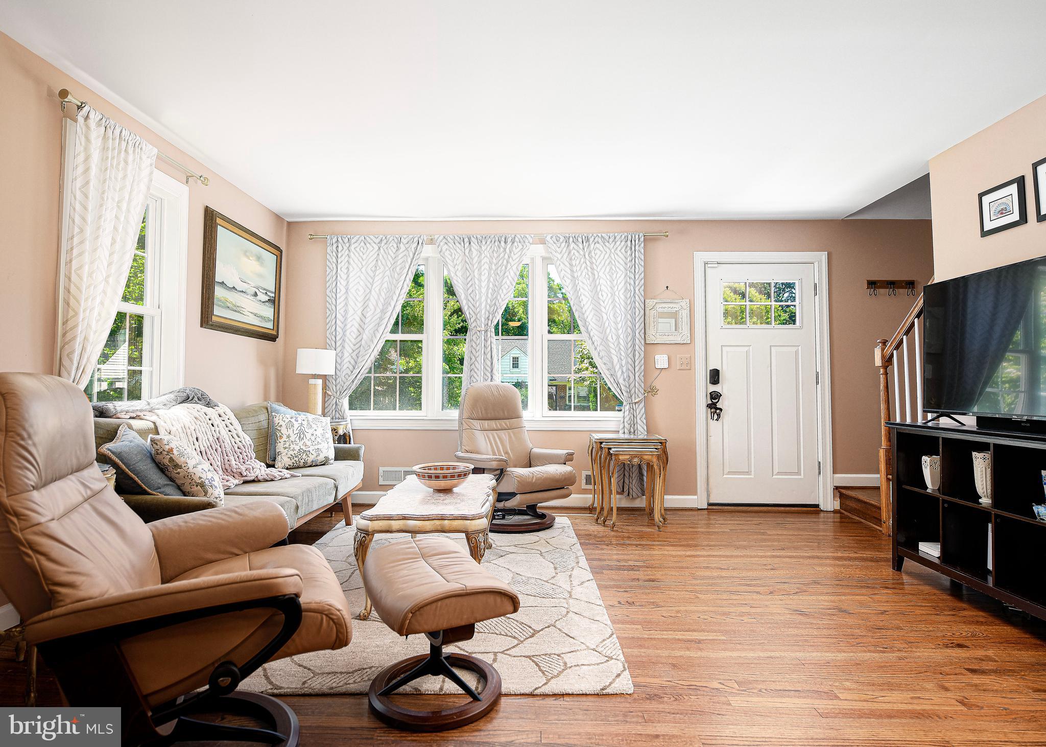 508 Overcrest Road Towson, MD 21286 - Photo 7 of 39 Natural Light