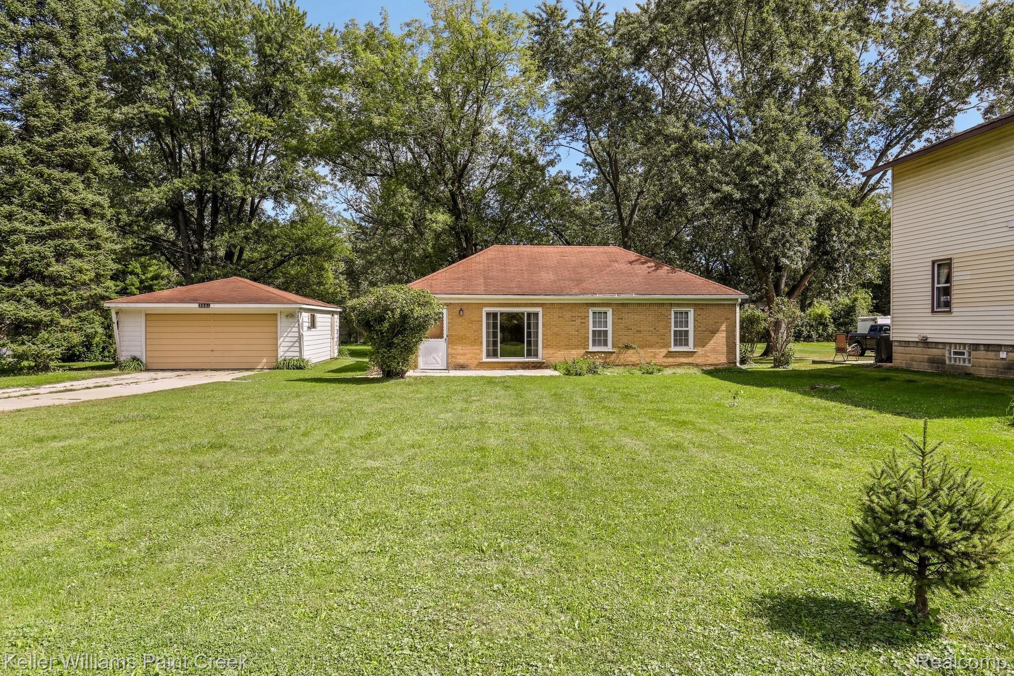 3201 Grant Road Rochester, MI 48309 - Photo 1 of 16 Adorable ranch on a large lot with close proximity to Rochester Hills and Troy.