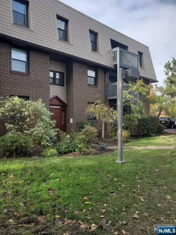 $2,385 | 570 North Avenue, Unit C, Fort Lee, NJ 07024