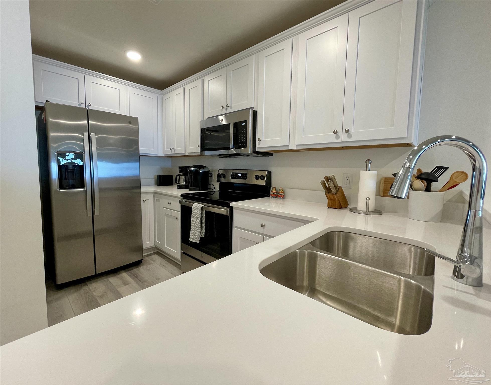 16138 Innerarity Point Road Pensacola, FL 32507 - Photo 11 of 34 Gallery Image 11
