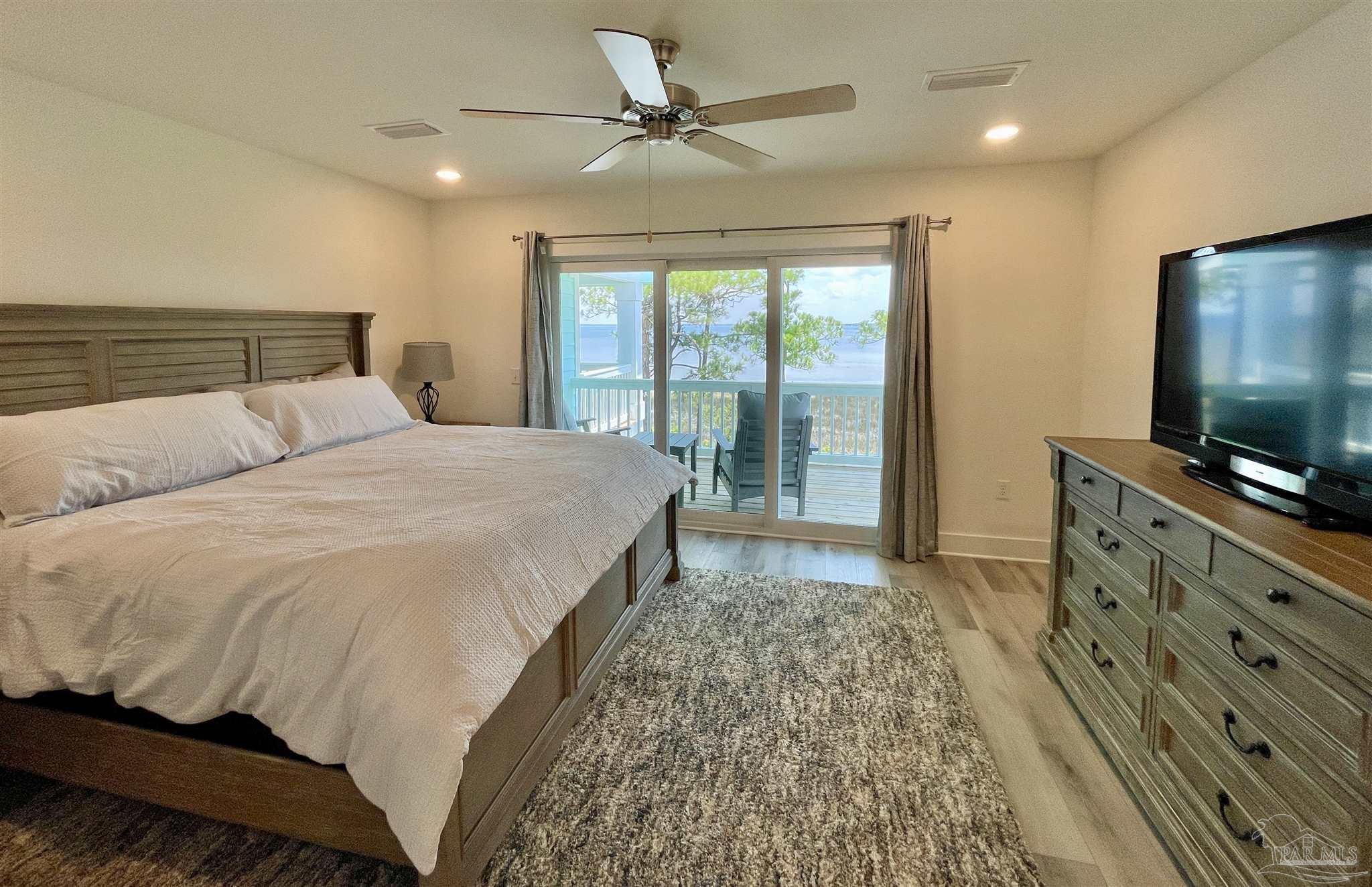 16138 Innerarity Point Road Pensacola, FL 32507 - Photo 16 of 34 Gallery Image 16