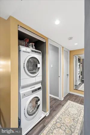 a view of a bedroom with washer and dryer