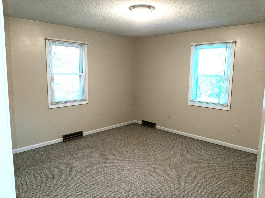 3003 Prospect Street Palmer, MA 01009 - Photo 8 of 11 Gallery Image 8