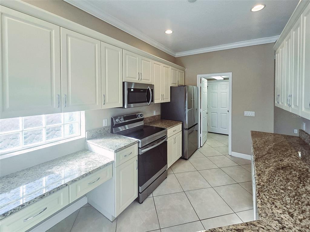 2898 Ashton Road Sarasota, FL 34231 - Photo 6 of 29