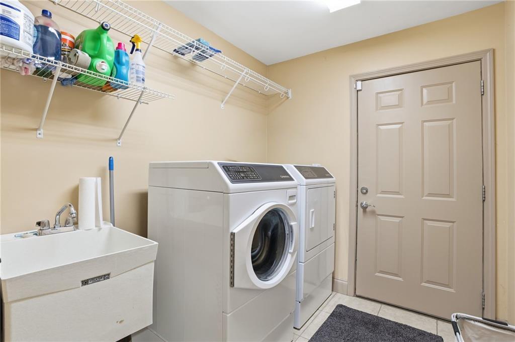 3326 Monument Road Jasper, GA 30143 - Photo 21 of 49 a utility room with dryer and washer