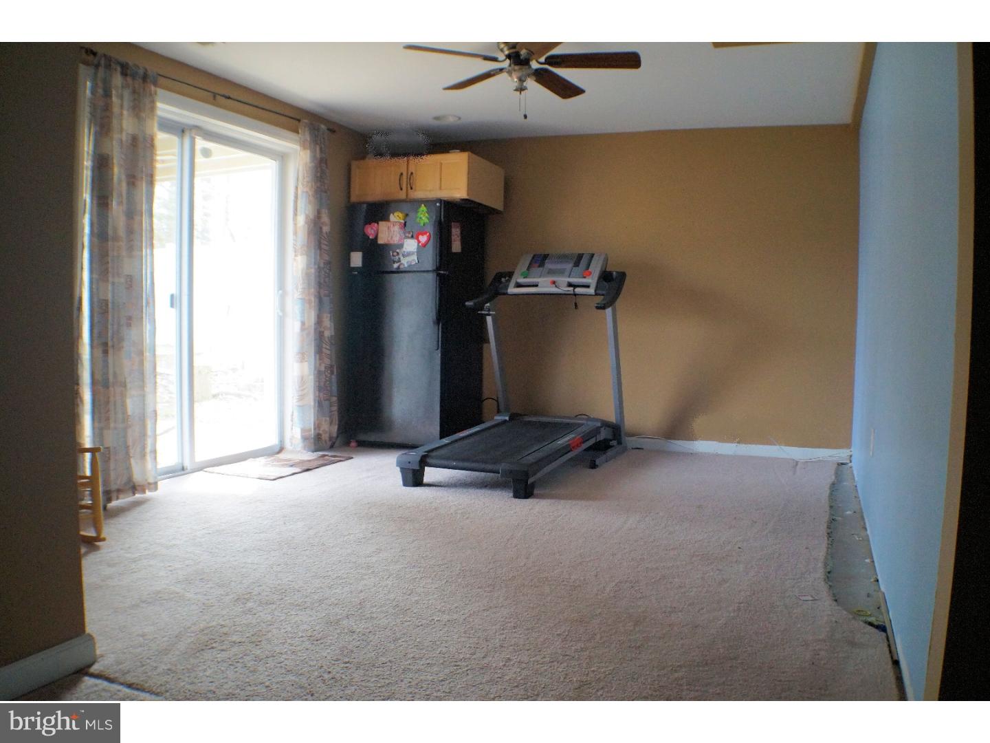 110 Hands Road Clayton, NJ 08094 - Photo 15 of 16 Family Room