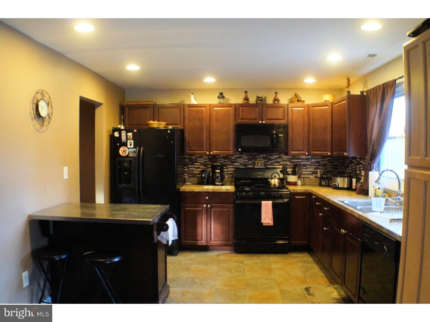 110 Hands Road Clayton, NJ 08094 - Photo 5 of 16 Kitchen