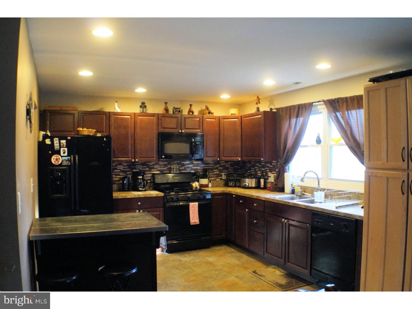 110 Hands Road Clayton, NJ 08094 - Photo 6 of 16 Kitchen
