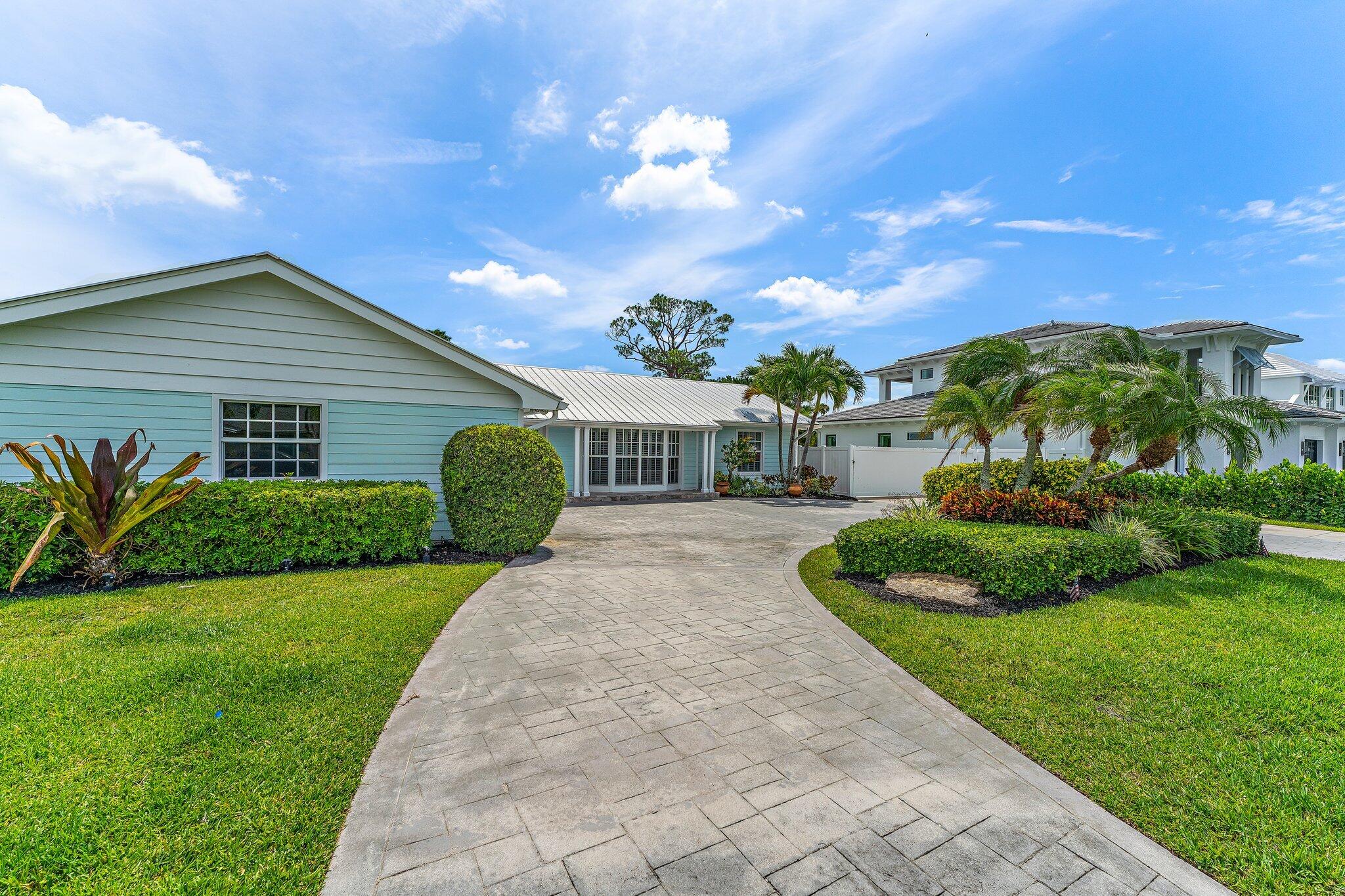 78 Golfview Drive Tequesta, FL 33469 - Photo 4 of 50 005-78GolfviewDr-Jupiter-FL-SMALL