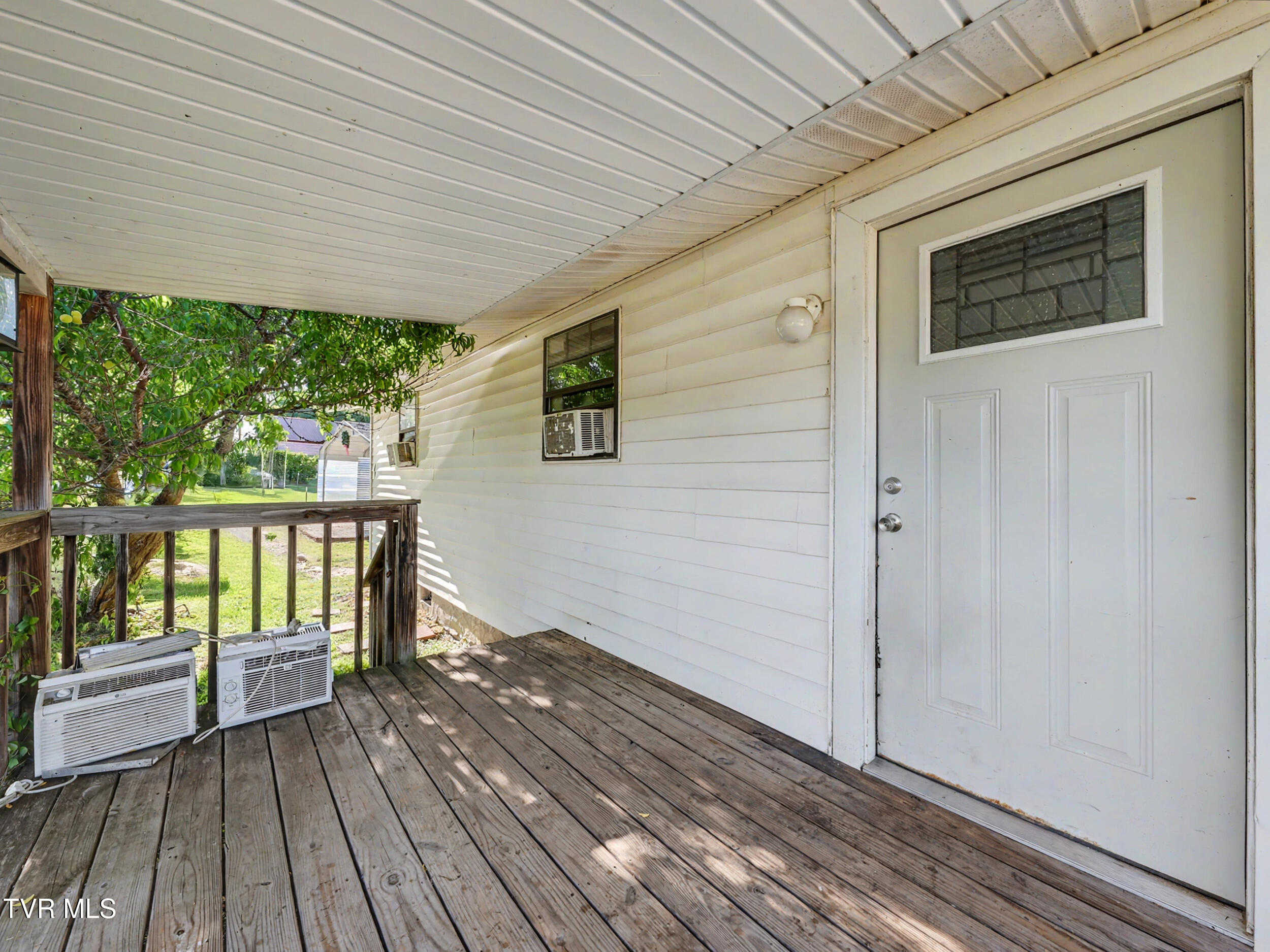 2146 Snodgrass Road New Tazewell, TN 37825 - Photo 3 of 14 3_img_2672