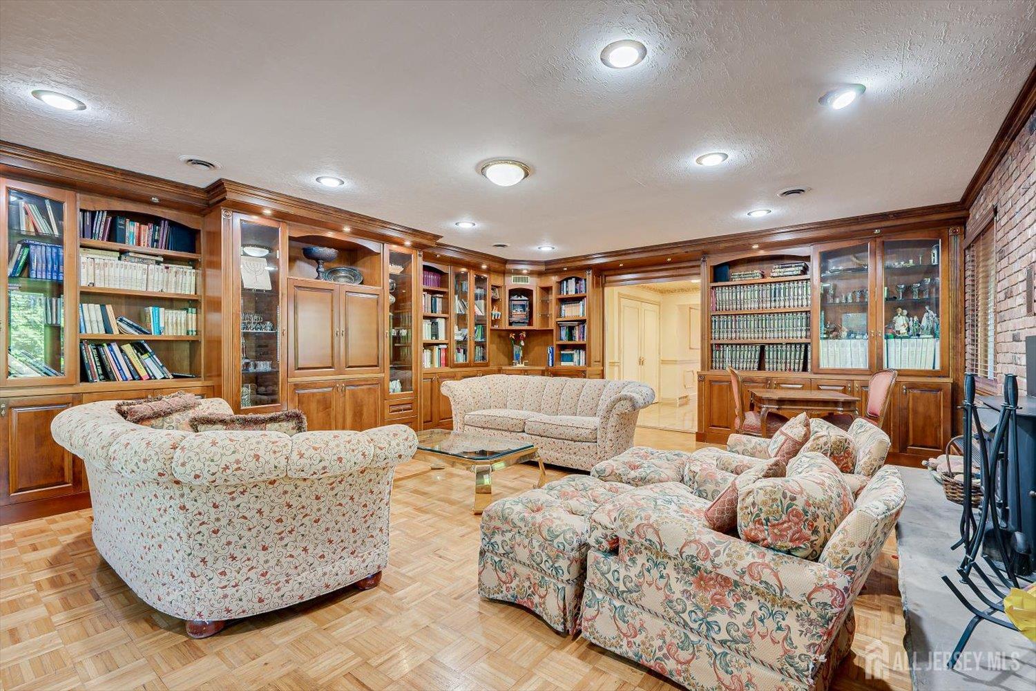 25 Marshall Drive Edison, NJ 08817 - Photo 24 of 68