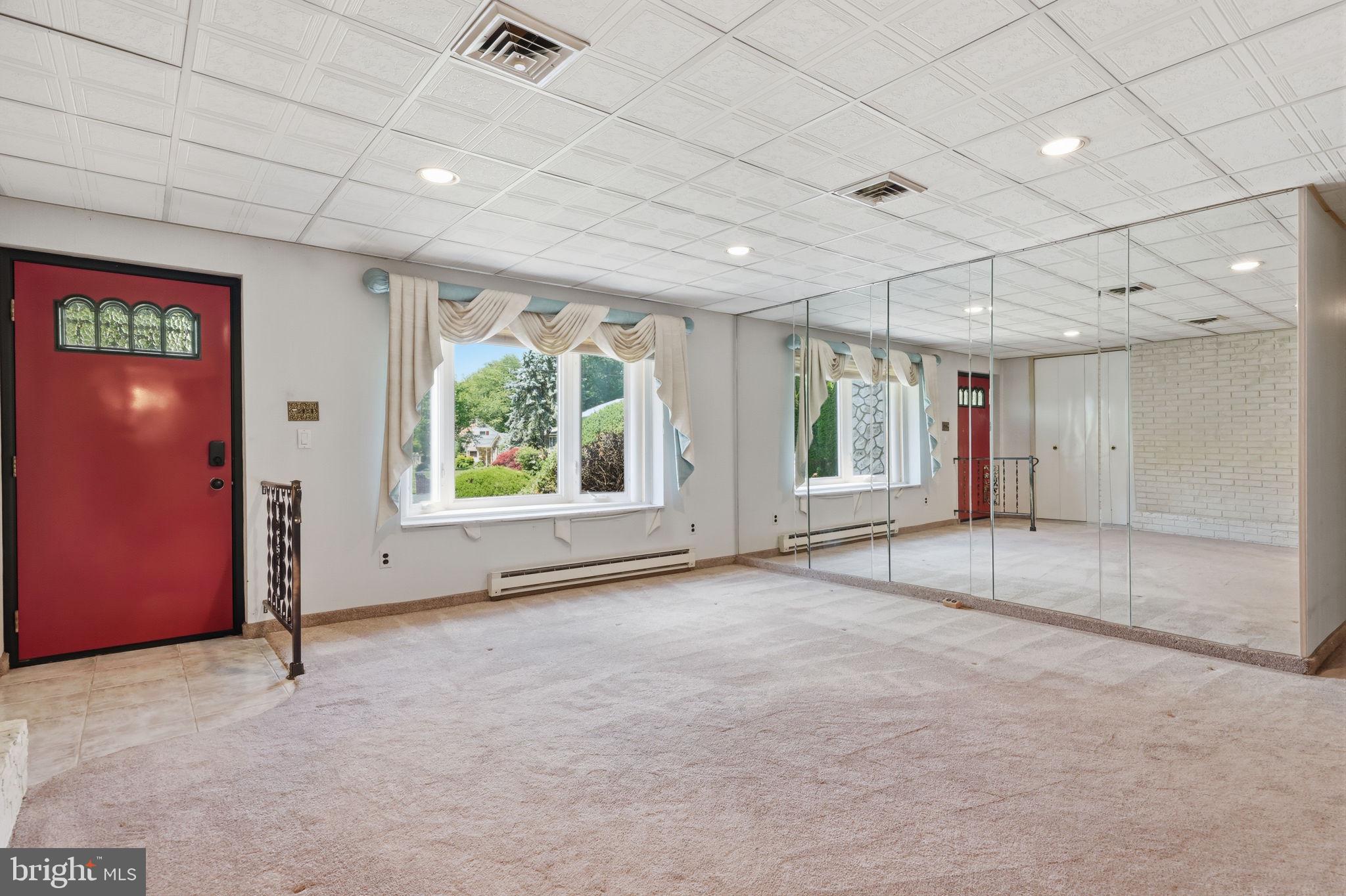310 Casey Circle Huntingdon Valley, PA 19006 - Photo 6 of 28 Gallery Image 6