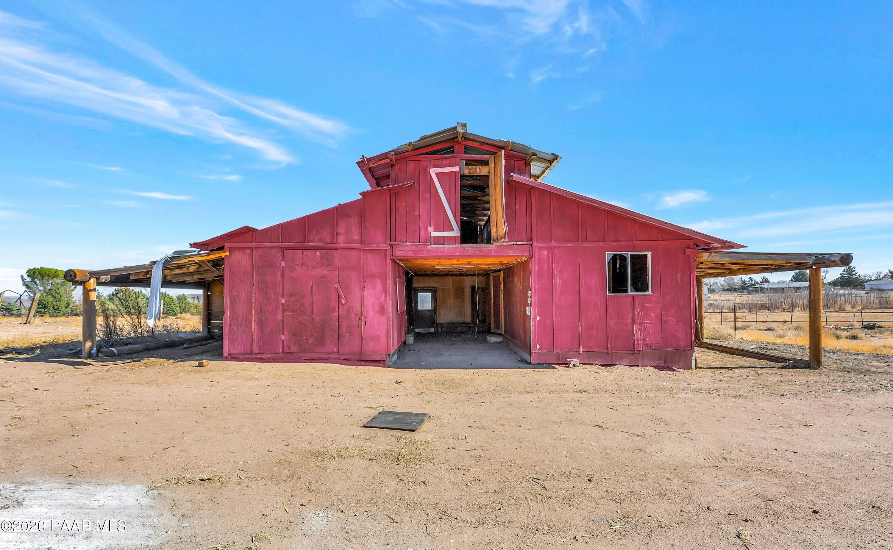 2571 North Reed Road Chino Valley, AZ 86323 - Photo 17 of 25 a view of a house with wooden fence
