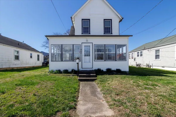 $249,950 | 906 Front Avenue, Salem, VA 24153