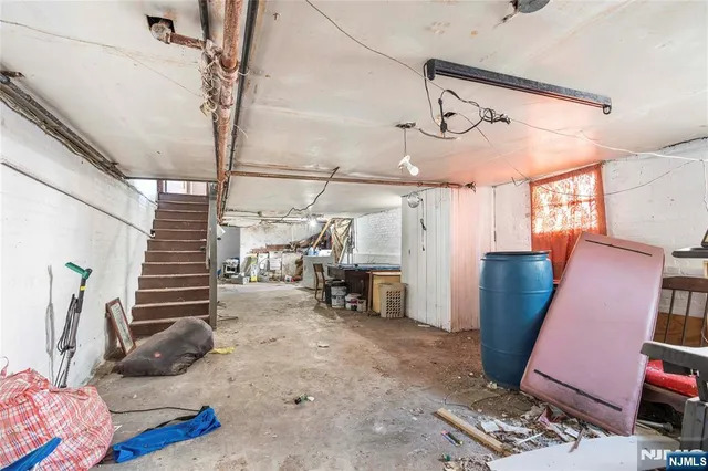 a view of entryway and hall