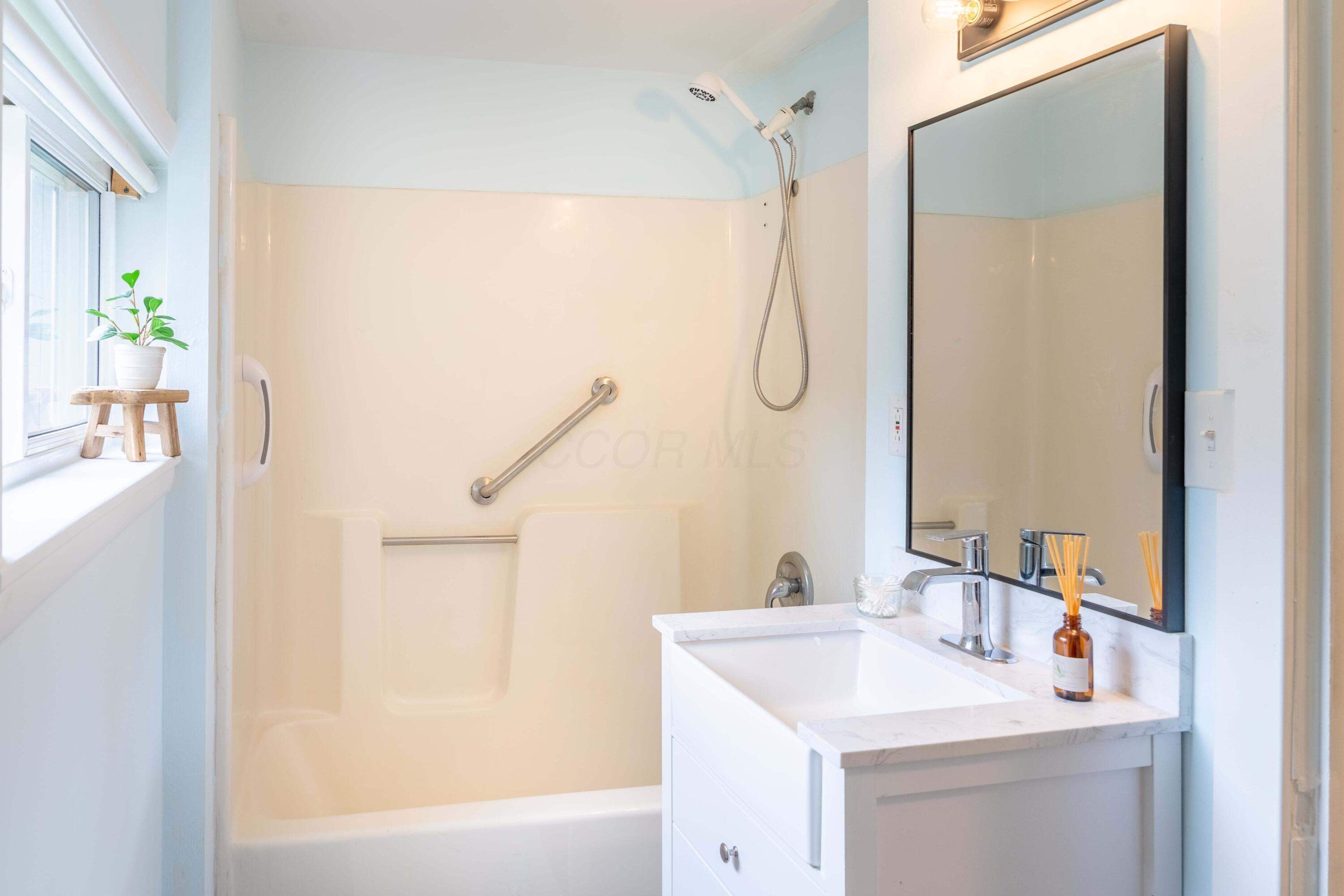 2535 Gooding Road Marion, OH 43302 - Photo 10 of 21 Full Bathroom