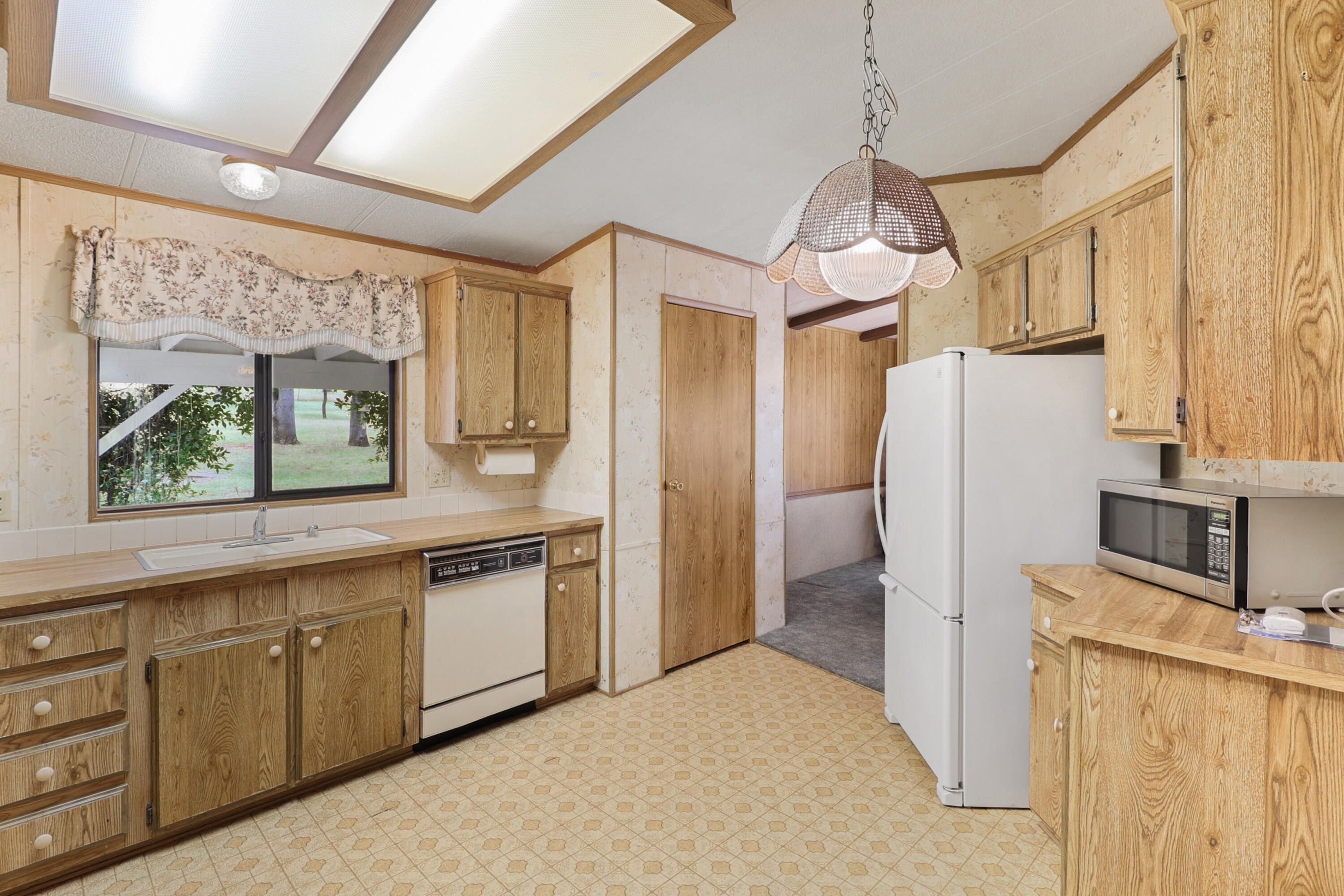 13596 Quarry View Road Redding, CA 96003 - Photo 17 of 57 20-07