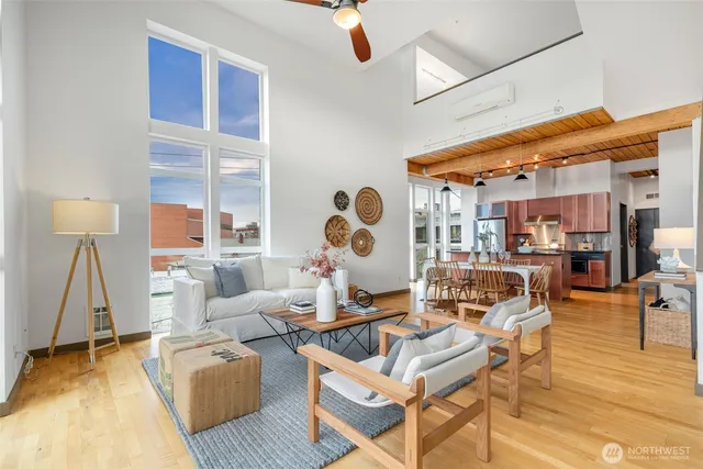 $1,295,000 | 125 East Lynn Street, Unit 301, Seattle, WA 98102