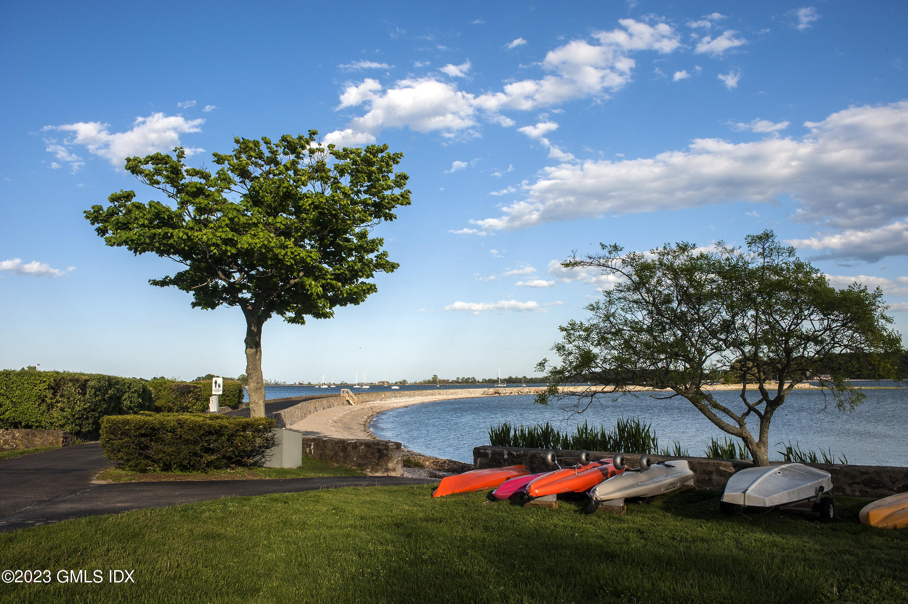 1 Seagate Road Riverside, CT 06878 - Photo 19 of 31 a vase of flowers sitting on a table