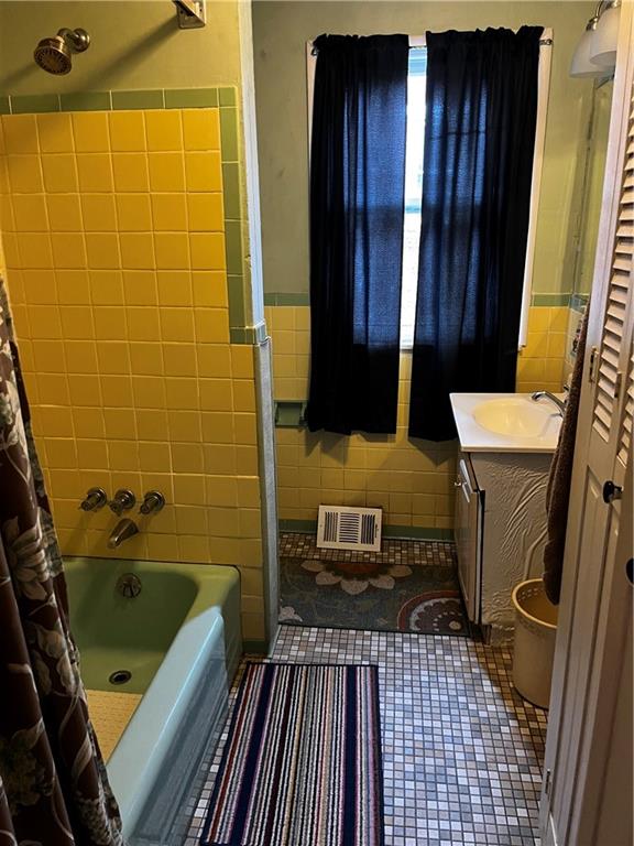 334 Main Street Pittsburgh, PA 15201 - Photo 12 of 24 a bathroom with a sink a toilet and shower