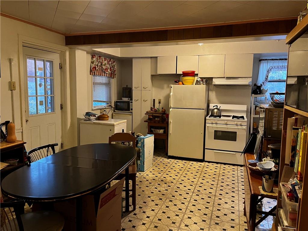 334 Main Street Pittsburgh, PA 15201 - Photo 18 of 24 a kitchen with a refrigerator and a stove