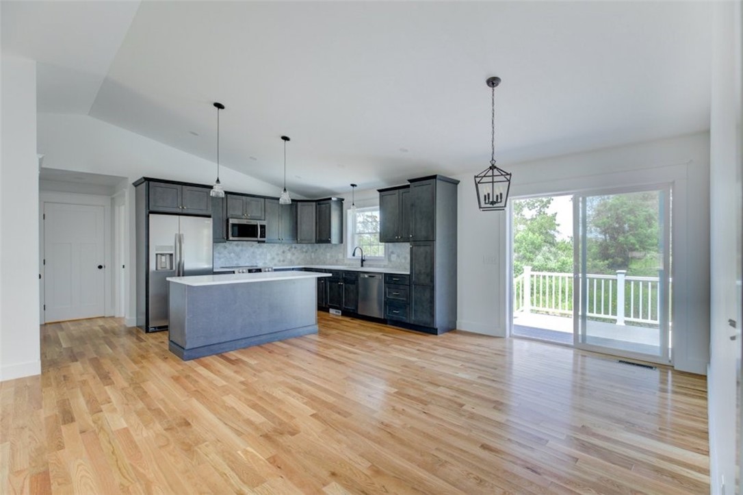 429 Chestnut Street Bristol, RI 02809 - Photo 12 of 35