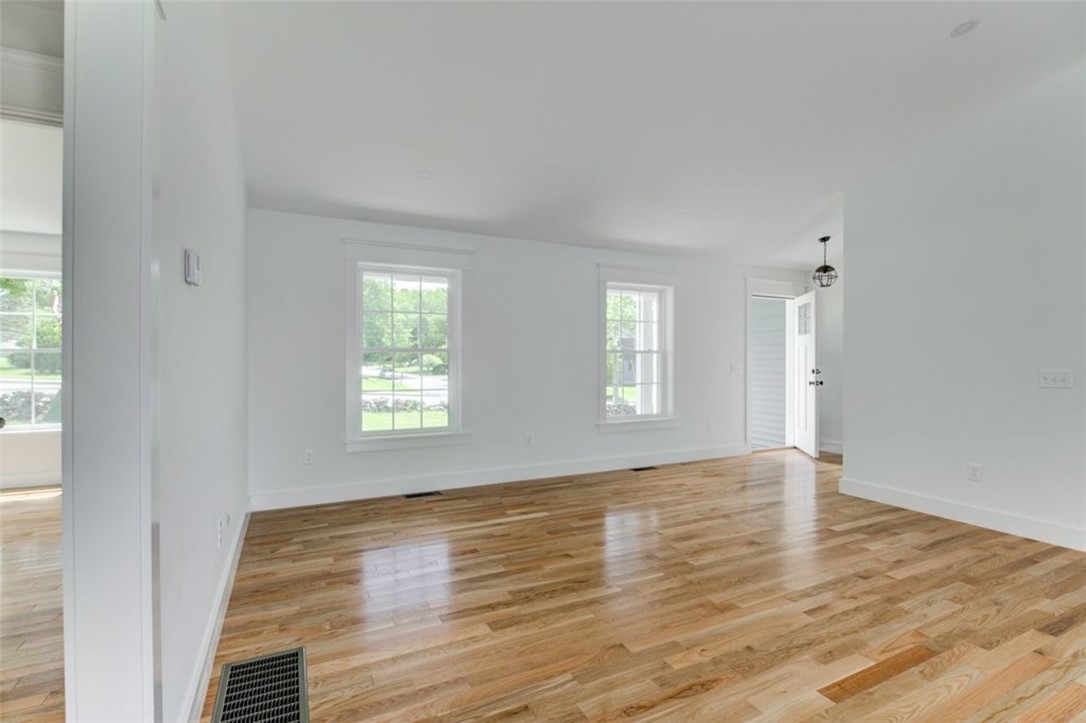 429 Chestnut Street Bristol, RI 02809 - Photo 14 of 35