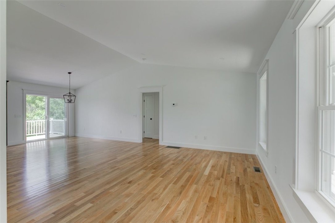 429 Chestnut Street Bristol, RI 02809 - Photo 15 of 35