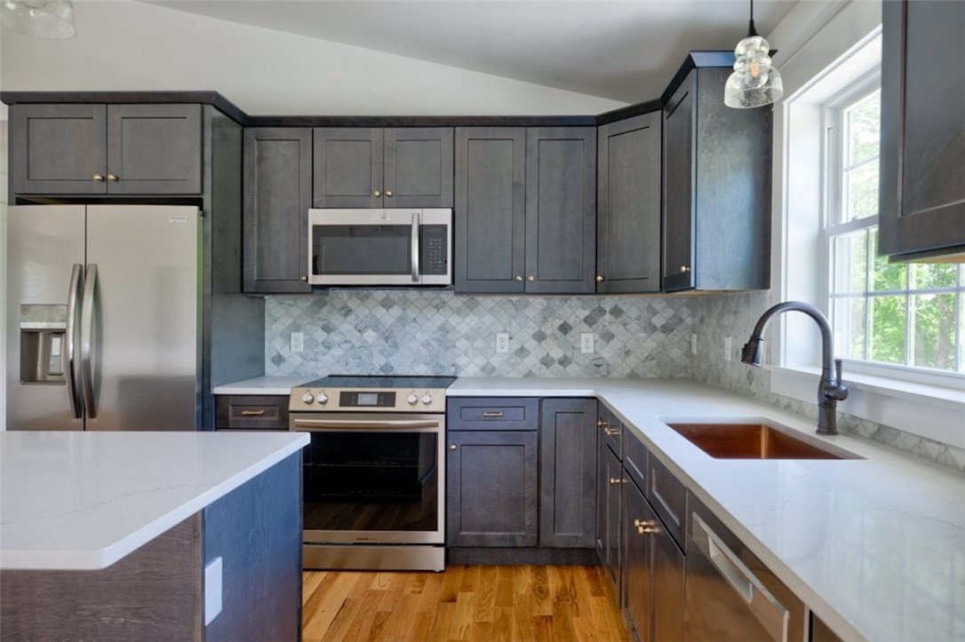 429 Chestnut Street Bristol, RI 02809 - Photo 7 of 35