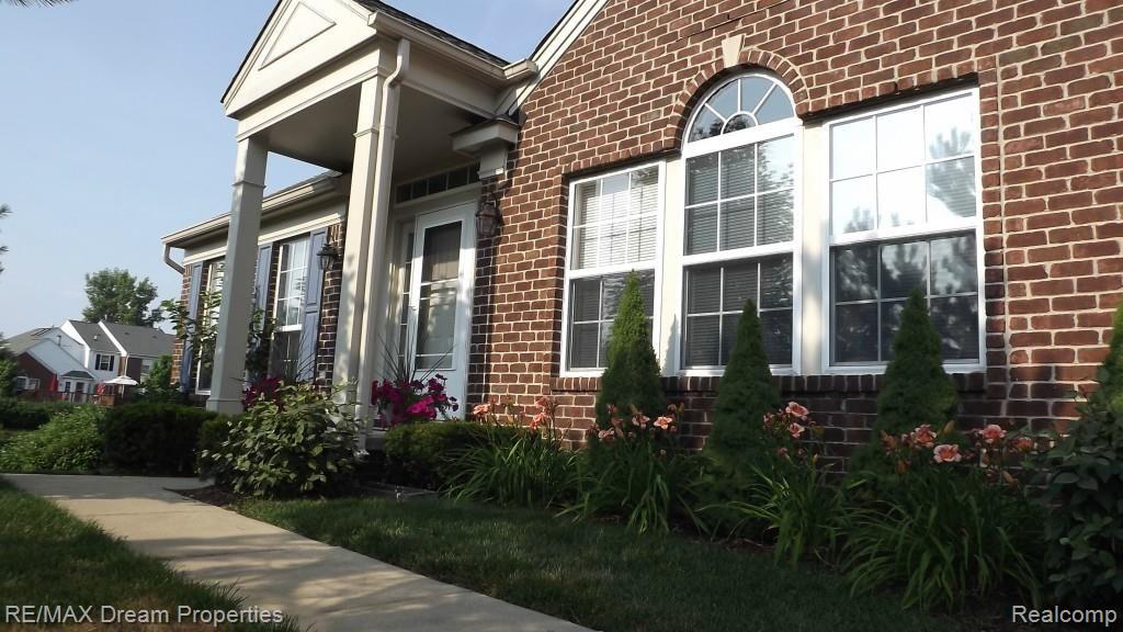 49146 Hawksburry Road, Unit 106 Canton, MI 48188 - Photo 8 of 60 8.JPG