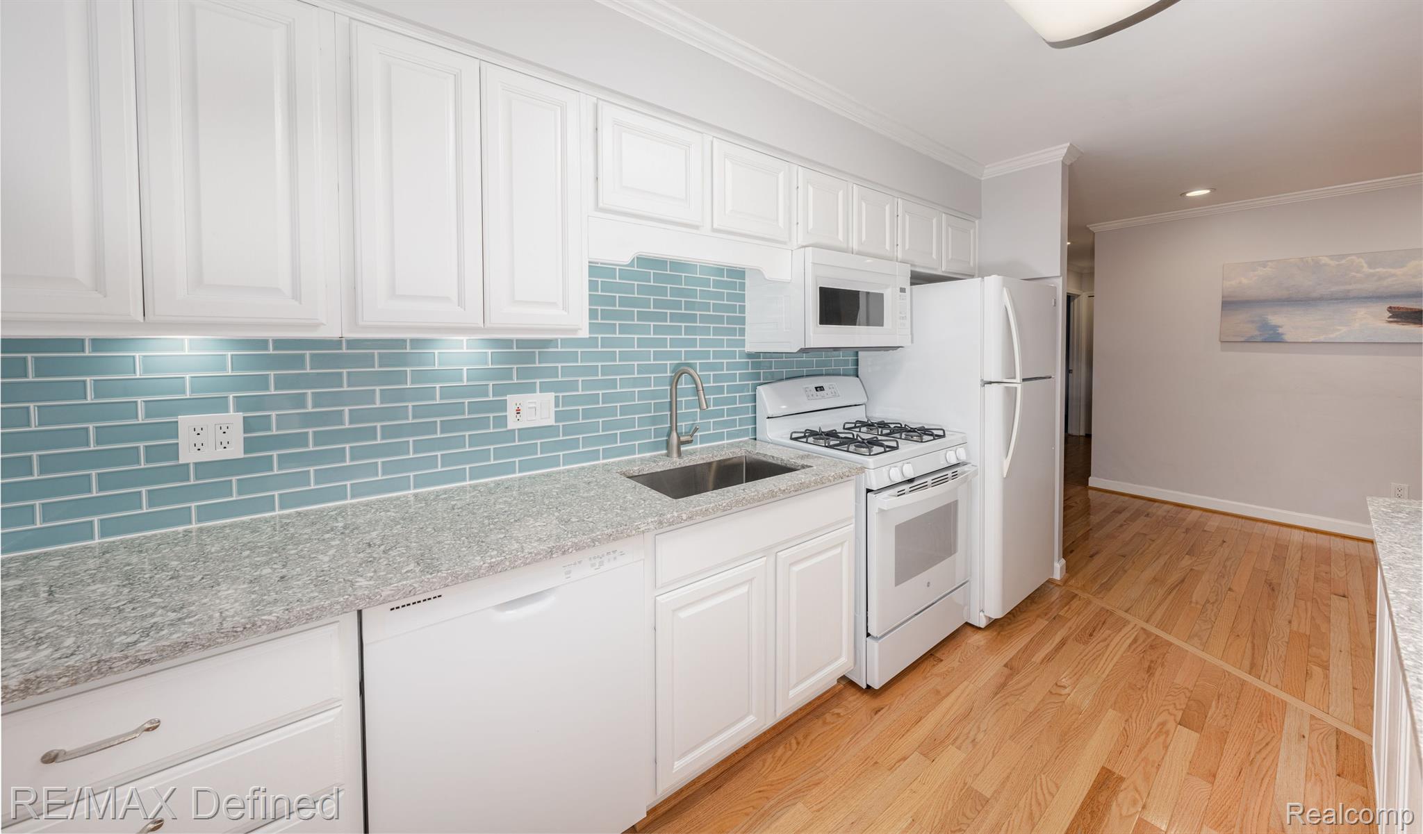 532 Meadow Lane Rochester, MI 48307 - Photo 7 of 22 Updated Kitchen With Quartz Counters