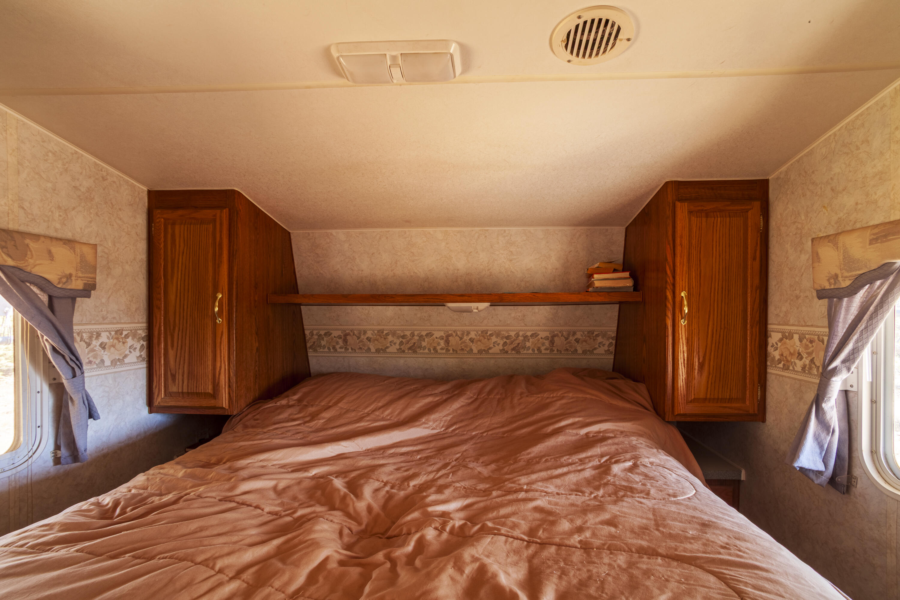 0 Rd 25 Aka Golden View Ranch Rd Bend, Unit LOT 30 Bend, OR 97701 - Photo 34 of 34 5th wheel interior.