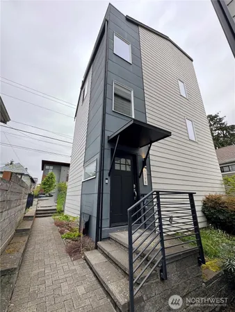 $2,800 | 919 North 103rd Street, Unit B, Seattle, WA 98133