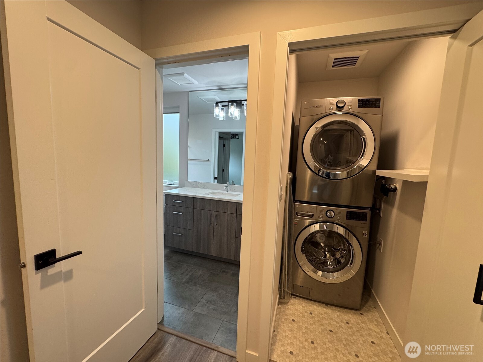 919 North 103rd Street, Unit B Seattle, WA 98133 - Photo 12 of 22