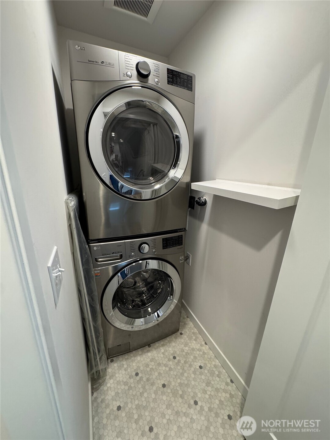 919 North 103rd Street, Unit B Seattle, WA 98133 - Photo 13 of 22
