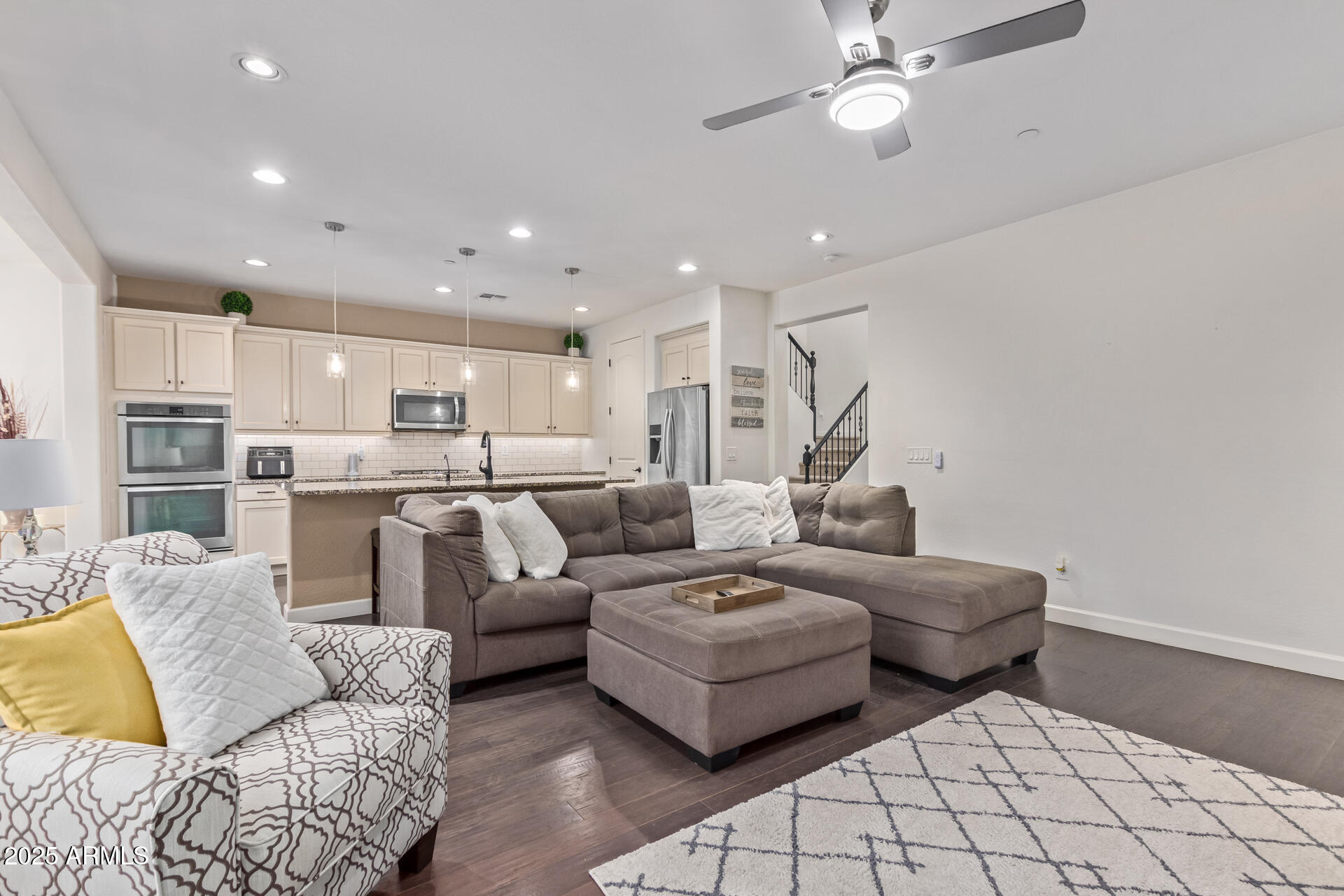 18557 North 94th Street Scottsdale, AZ 85255 - Photo 5 of 27 a living room with furniture and kitchen view