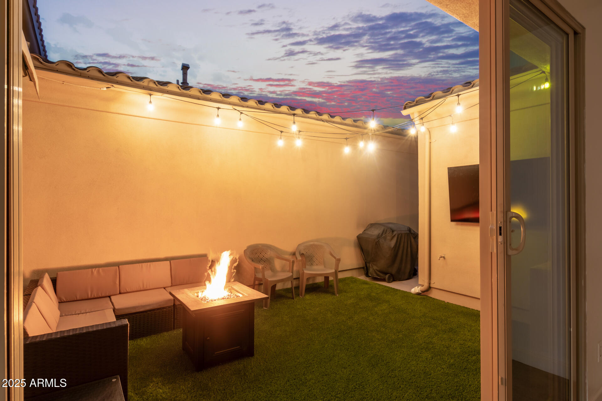 18557 North 94th Street Scottsdale, AZ 85255 - Photo 10 of 27 a room with furniture and a potted plant