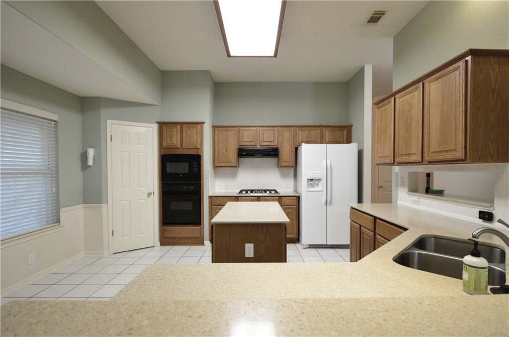 11104 Savin Hill Lane Austin, TX 78739 - Photo 5 of 20