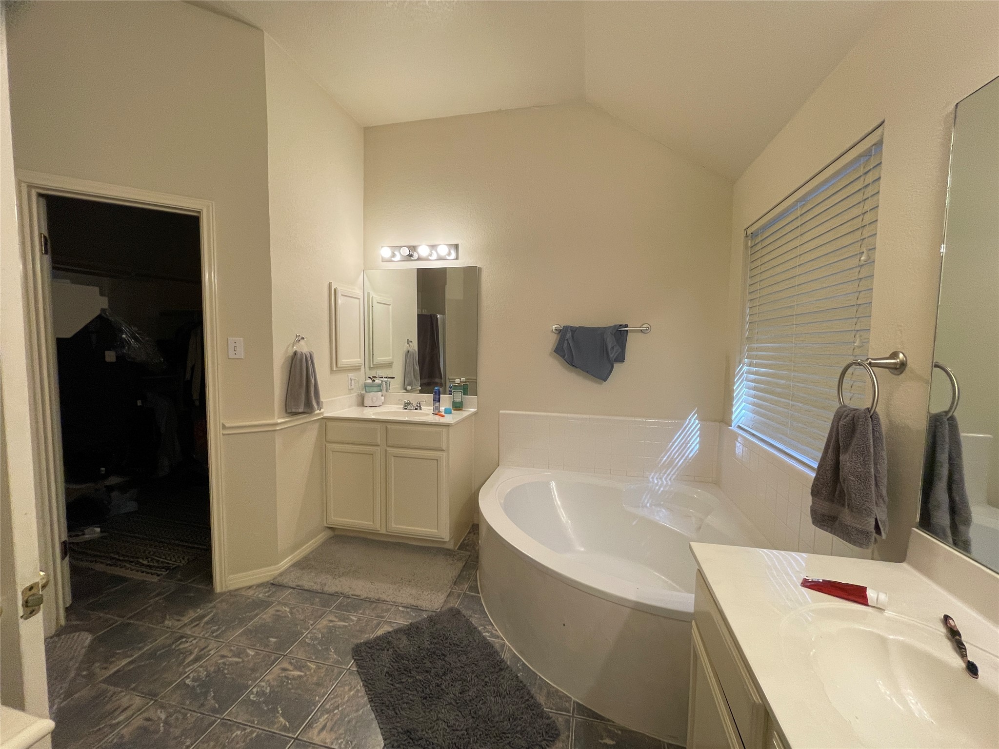 11104 Savin Hill Lane Austin, TX 78739 - Photo 8 of 20