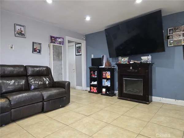$489,000 | 1117 North Santa Fe Avenue, Compton, CA 90221
