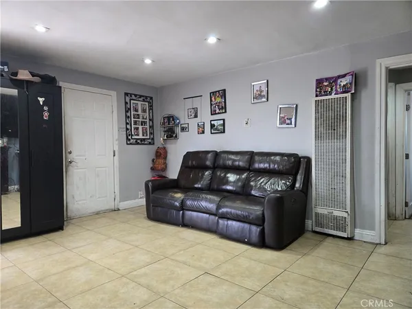$489,000 | 1117 North Santa Fe Avenue, Compton, CA 90221