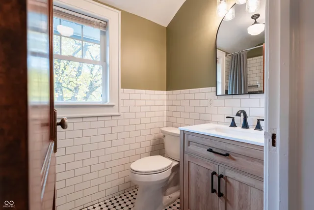 $549,000 | 6415 North Michigan Road, Indianapolis, IN 46268