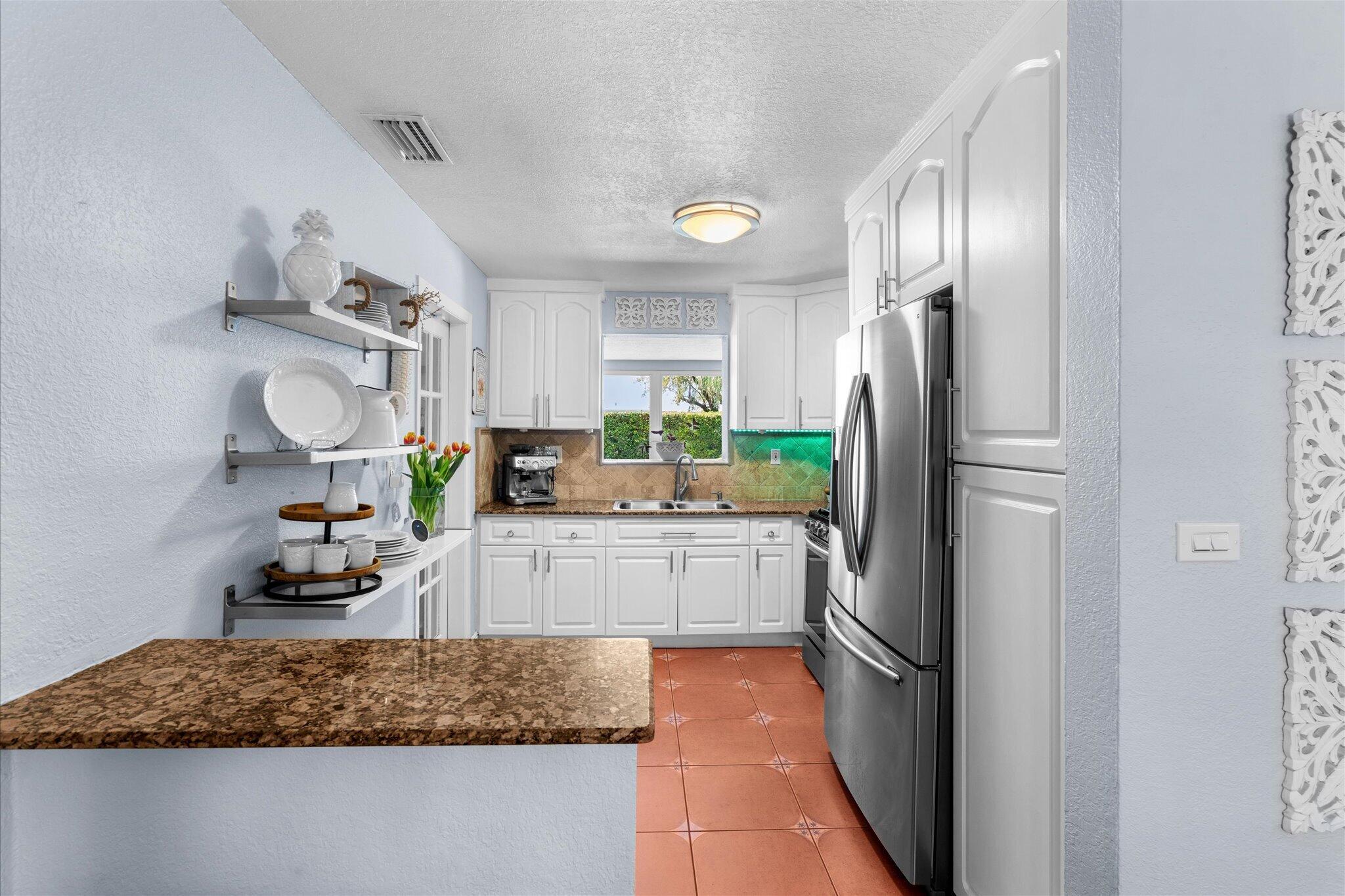 8341 Southwest 14th Street Miami, FL 33144 - Photo 9 of 41 8-45-mkw03417