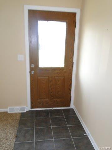 950 North Wilder Road Lapeer, MI 48446 - Photo 4 of 32 Entry